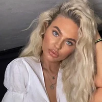 Selebgram asal Inggris ini menghadapi kematiannya dengan cara tragis. Berniat untuk membuat konten di Instagram dengan foto selfie di atas tebing, namun malah terpeleset dan terjatuh.  Foto: dok. Instagram