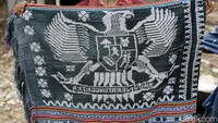 Beberapa tahun belakangan ini tenun motif Garuda kian populer dan menarik perhatian masyarakat.