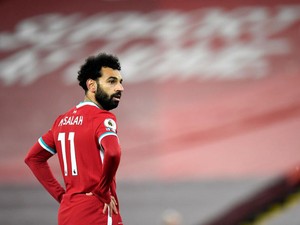 Carragher Ingatkan Salah: Jangan Kepedean Mau ke Real Madrid