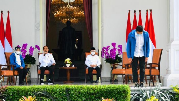 Presiden Joko Widodo (Jokowi) telah resmi mengenalkan 6 menteri barunya dalam reshuffle kabinet pertama Jokowi-Ma'ruf untuk Kabinet Indonesia Maju.