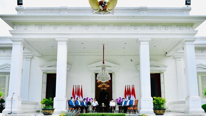 Presiden Joko Widodo (Jokowi) telah resmi mengenalkan 6 menteri barunya dalam reshuffle kabinet pertama Jokowi-Maruf untuk Kabinet Indonesia Maju.
