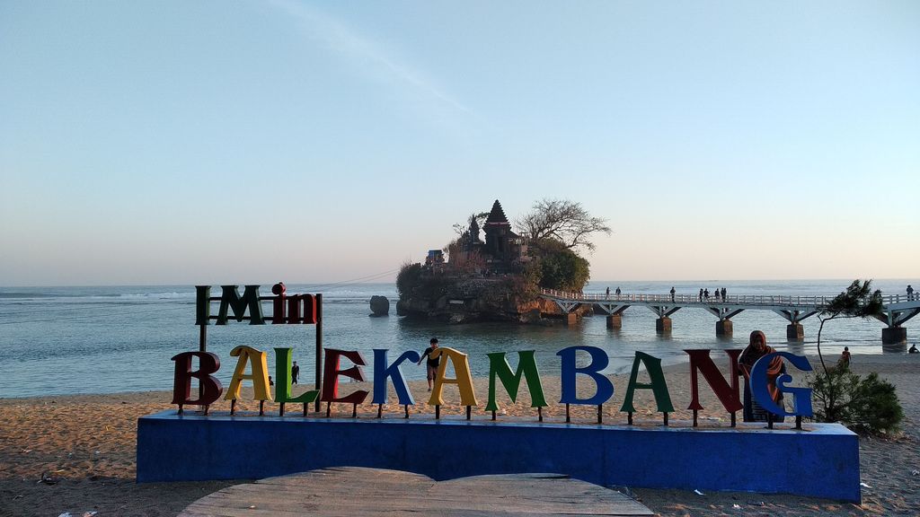 Pantai Balekambang Salah satu destinasi wisata di Kab Malang