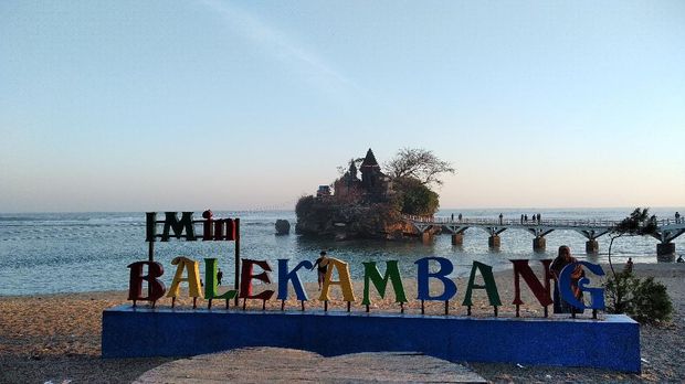 Pantai Balekambang Salah satu destinasi wisata di Kab Malang