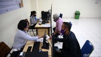 Pemprov DKI Jakarta mewajibkan tes cepat antigen untuk masyarakat yang akan bepergian ataupun masuk ke wilayah Jakarta selama masa mudik Natal 2020 dan tahun baru 2021 atau mulai 18 Desember 2020 hingga 8 Januari 2021.