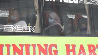 Hari Senin 21 Desember 2020  sebanyak 175 kendaraan dan 317 penumpang berangkat dari terminal ini. 