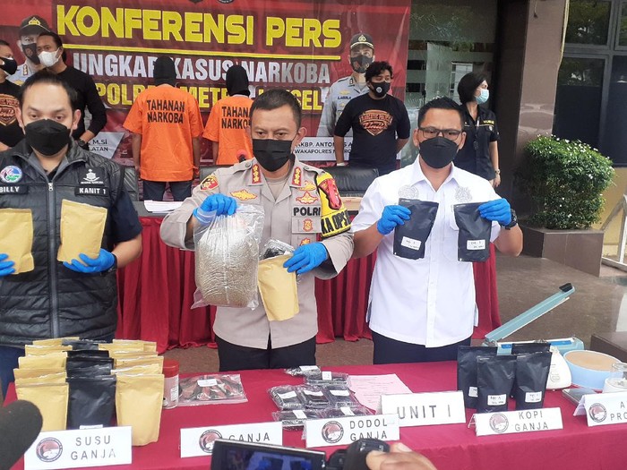 Polres Jakarta Selatan ungkap perederan susu hingga dodol dengan kandungan ganja.