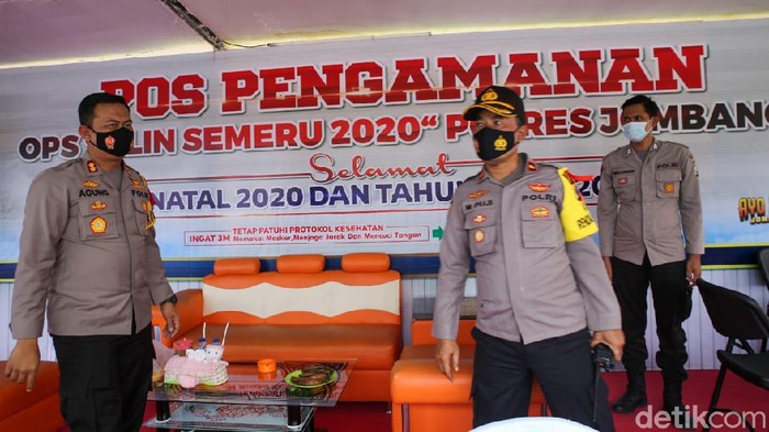 Polres Jombang juga menggelar Operasi Lilin Semeru 2020 untuk menjaga keamanan selama perayaan Natal 2020 dan tahun baru 2021 (Nataru). Selama operasi tersebut, 320 personel polisi dikerahkan untuk menjaga gereja selama perayaan Natal, serta 6 pos pengaman (pospam) dan pos pelayanan (posyan).