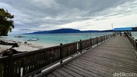 Pulau Kaniungan memang jadi salah satu wisata favorit di Berau. Keindahan pasir putihnya dan salah satu habitat penyu. Selain Pulau Kaniungan terdapat tempat wisata lainya seperti Labuan Cermin, Air Terjun Bidadari dan Pulau Lamin Guntur. (Muhammad Budi Kurniawan/detikTravel)