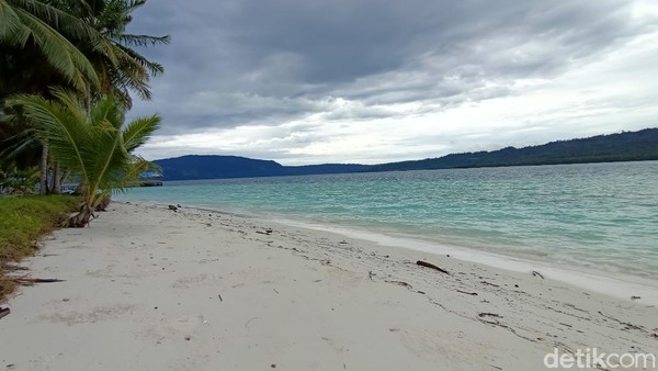 Namun keindahan pulau Kaniungan ternyata tidak seindah nasib warga yang mengelola pulau ini. Akibat wabah COVID-19, dalam beberapa bulan terakhir, jumlah wisatawan yang berkunjung mengalami penurunan hingga mencapai 50 persen. (Muhammad Budi Kurniawan/detikTravel) Namun keindahan pulau Kaniungan ternyata tidak seindah nasib warga yang mengelola pulau ini. Akibat wabah COVID-19, dalam beberapa bulan terakhir, jumlah wisatawan yang berkunjung mengalami penurunan hingga mencapai 50 persen. (Muhammad Budi Kurniawan/detikTravel)