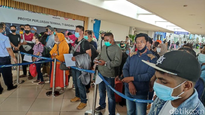 Puluhan Calon Penumpang Bandara Juanda Reschedule