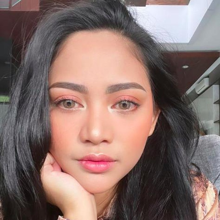 Rachel Vennya buka hijab?