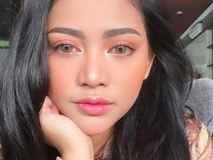 Rachel Vennya Lepas Hijab?