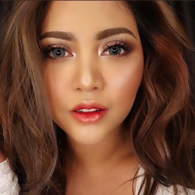 Hingga saat ini Rachel Vennya masih membuat warganet penasaran karena belum memberikan penjelasan apapun mengenai unggahan terbarunya itu. Foto: Dok. Instagram @rachelvennya