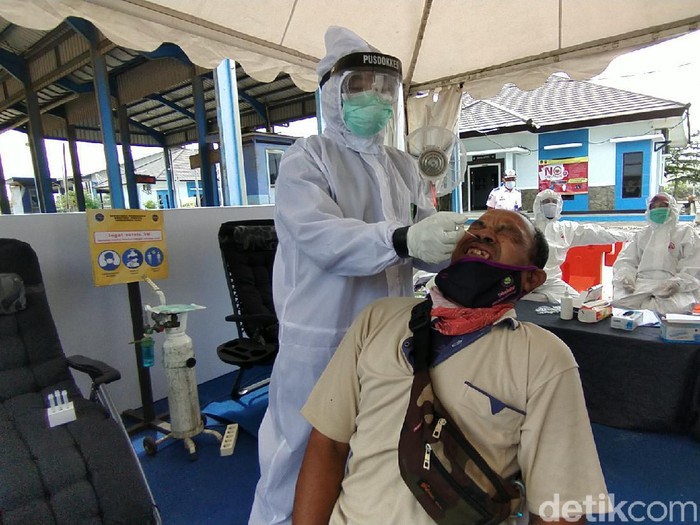 Rapid test acak untuk pengendara di perbatasan Jateng-Jatim, Rembang, Selasa (22/12/2020).