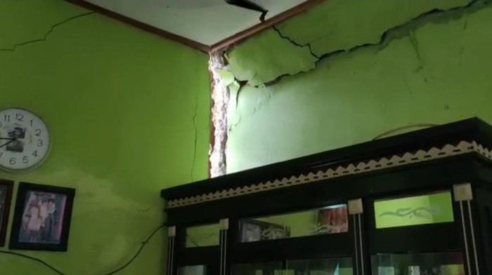 Rumah Warga Garut Rusak Akibat Pergerakan Tanah