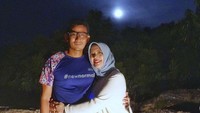 Momen romantis bersama istrinya ini daibadikan di Pulau Tukong, Belitung. (sandiuno/Instagram)