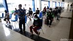Jelang Libur Nataru, Penumpang Bus Antre Rapid Test Antigen