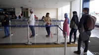 Seperti diketahui, Mulai tanggal 18 Desember 2020 hingga 8 Januari 2021, masyarakat yang ingin pergi ke luar kota Jakarta memakai bus umum, wajib menyertakan hasil rapid test antigen.