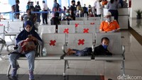 Hal itu tertuang dalam Instruksi Gubernur (Ingub) DKI Jakarta No 64 Tahun 2020 tentang Pelaksanaan Pengendalian Kegiatan Masyarakat dalam Pencegahan COVID-19 di Masa Libur Hari Natal 2020 dan Tahun Baru 2021.