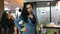 Alasan keturunan juga digunakan Shinta Bachir untuk memberikan izin suaminya menikah lagi. Foto: Hanif/detikHOT