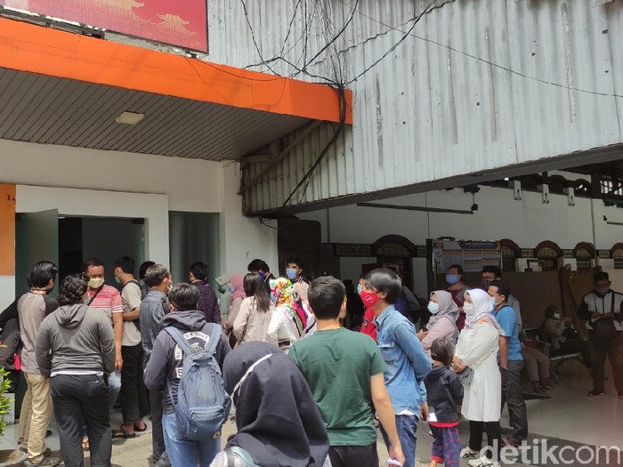 Ramainya Antrean Daftar Rapid Test Antigen Di Stasiun Tawang Semarang