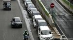 Waduh! Belasan Mobil Parkir di Bahu Jalan Trunojoyo