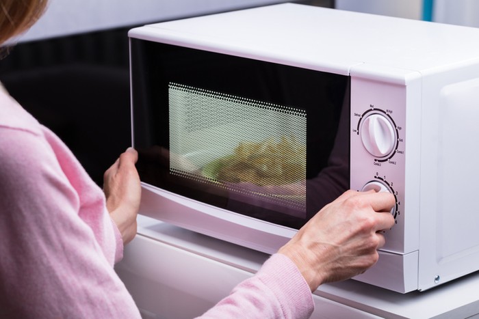 7 Makanan yang Tidak Boleh Dipanaskan dengan Microwave, Simak Yuk!
