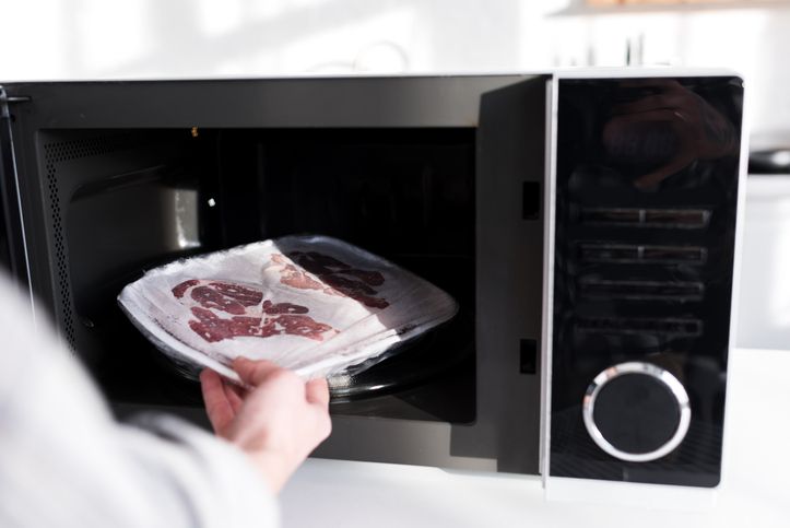 7 Makanan yang Tidak Boleh Dipanaskan dengan Microwave, Simak Yuk!