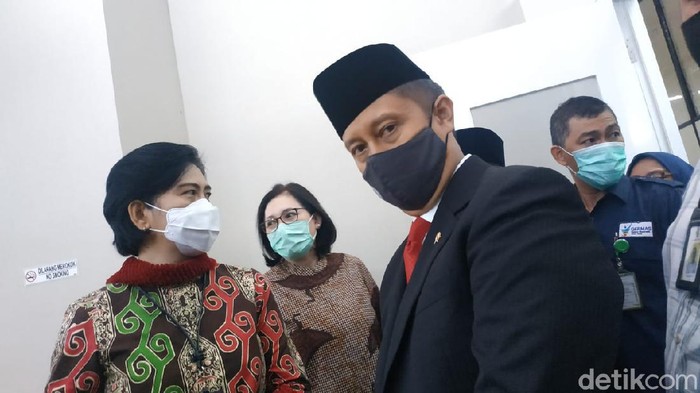 Penampakan Pertama Budi Gunadi Sadikin di Kemenkes