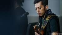 Beberapa waktu setelahnya, Danes menyerahkan lagu mentah tersebut pada Budi dan Dygo. Barulah lagu itu dirombak seperti yang dikeluarkan. Foto: Muhammad Ridho