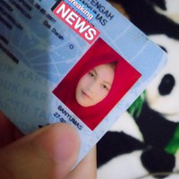 Yah kerudungnya jadi kayak menyatu sama backgroundnya deh. Makanya lain kali sebelum foto ditanya dulu warna backgroundnya apa jangan sampai jadi saltum kayak gini nih.. Foto: Twitter/@cupscakecandy