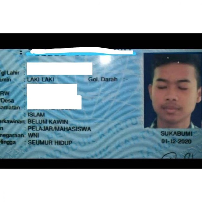 Mungkin bikin KTP-nya kepagian, jadi si masnya masih ngantuk banget. Jadi merem seumur hidup kan.. Foto: Instagram/@awreceh.id