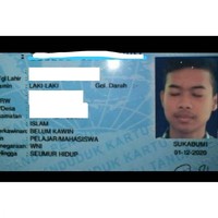 Mungkin bikin KTP-nya kepagian, jadi si masnya masih ngantuk banget. Jadi merem seumur hidup kan.. Foto: Instagram/@awreceh.id