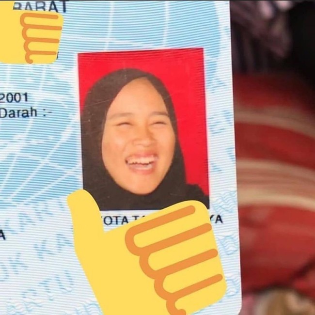 Foto KTP mba-mba yang satu ini kelihatan bahagia banget ya. Mencerminkan si mba orangnya periang banget. Foto: Instagram/@smart.gram