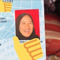 Foto KTP mba-mba yang satu ini kelihatan bahagia banget ya. Mencerminkan si mba orangnya periang banget. Foto: Instagram/@smart.gram