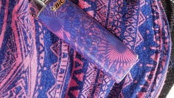 Korek dan kaos terlihat sama. Foto: Brightside