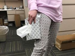 Kocak! Ketika Orang Menyatu dengan Lingkungan Sekitarnya