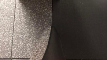 Leggings menyatu dengan dinding  Foto: Brightside