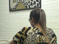 Kocak! Ketika Orang Menyatu dengan Lingkungan Sekitarnya