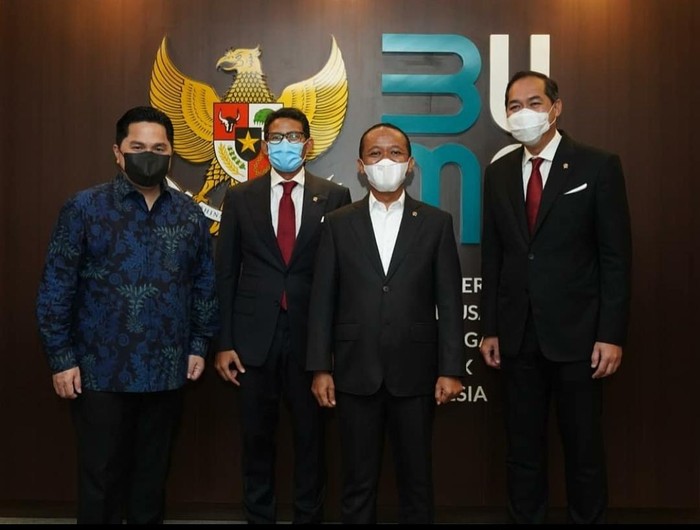 Menteri Pariwisata dan Ekonomi Kreatif (Menparekraf) Sandiaga Uno bertemu Menteri BUMN, Erick Thohir. Selain itu, Sandi juga mengajak Menteri Perdagangan, M Lutfi, dan Kepala Badan Koordinasi Penanaman Modal (BKPM), Bahlil Lahadalia.