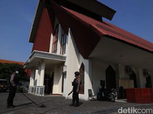 Jelang Misa Natal, Gereja di Surabaya Disterilisasi dan Cek Prokes