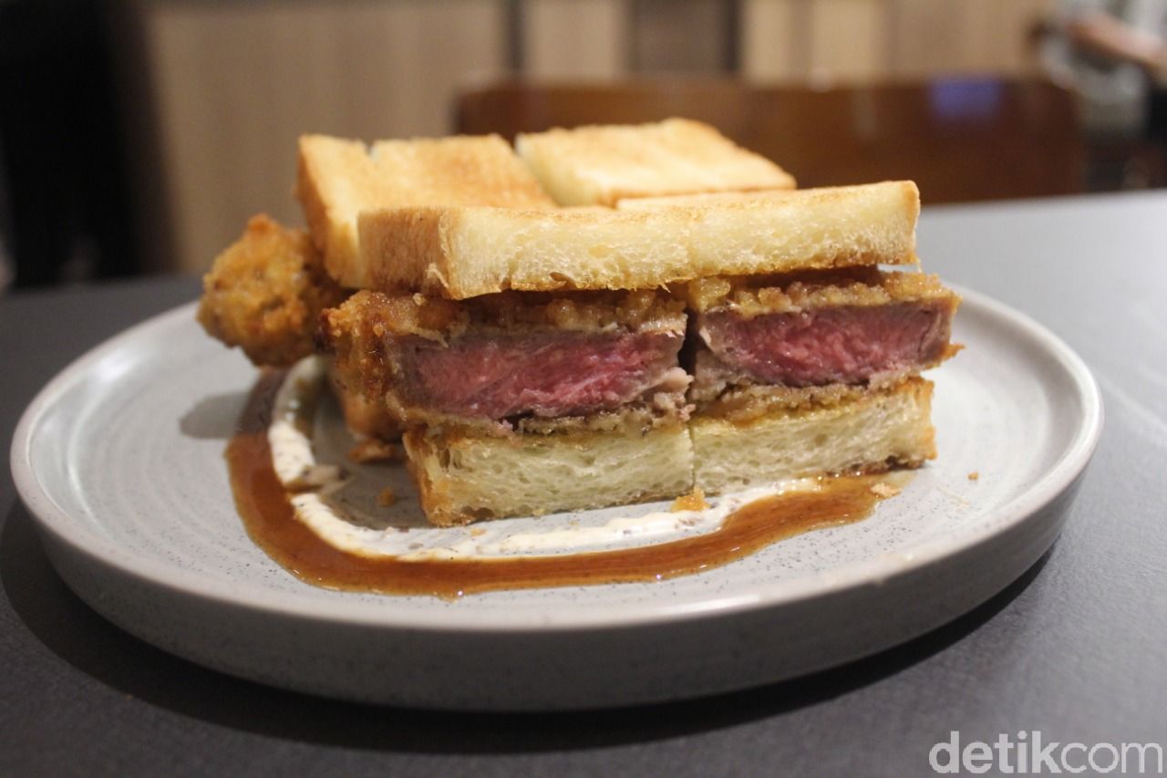 Isuka: Ramen, Sando hingga Sushi Lezat di Resto Jepang Fusion