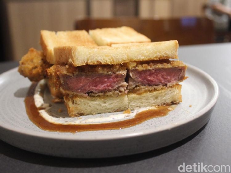 Nikmatnya Ramen dan Sando Buatan Resto Jepang Fusion