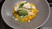 Dessert lainnya adalah The Jap Eat on Mess (Rp 30 ribu) yang memadukan es krim matcha dengan mango yuzu. Foto: detikfood