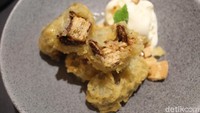Puas makan hidangan utama, cobalah dessert Tempura Beng Beng yang unik di sini. Dijamin nikmat! Foto: detikfood