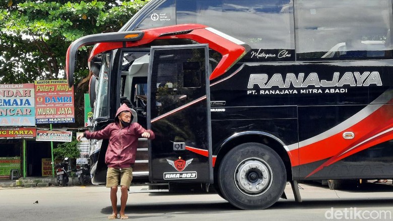 Jelang Libur Nataru, Dua Terminal Yogya Sepi Penumpang Jelang libur Natal dan Tahun Baru (Nataru) belum ada tanda-tanda peningkatan jumlah penumpang baik di Terminal Giwangan, Kota Yogyakarta dan Terminal Jombor, Sleman. Di dua terminal itu masih terpantau sepi.