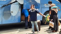 Turunnya jumlah pengguna bus ini ditengarai karena kondisi COVID-19. Selain itu, ada kebijakan pembatasan jumlah penumpang di dalam satu armada.  