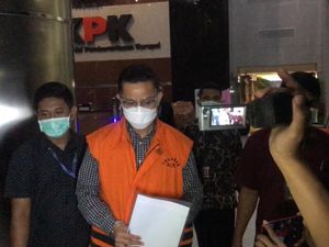 Juliari Batubara Nilai Jokowi Tak Salah Pilih Mensos: Bu Risma Berkompeten