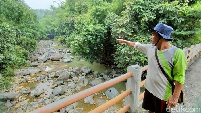 Kakek di Majalengka tewas tercebur ke sungai akibat tertimpa pohon