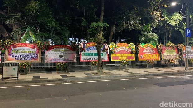 karangan bunga risma